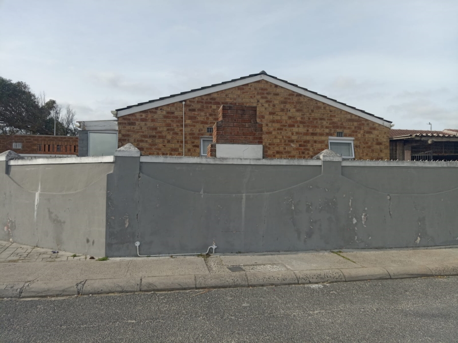 4 Bedroom Property for Sale in Westridge Western Cape
